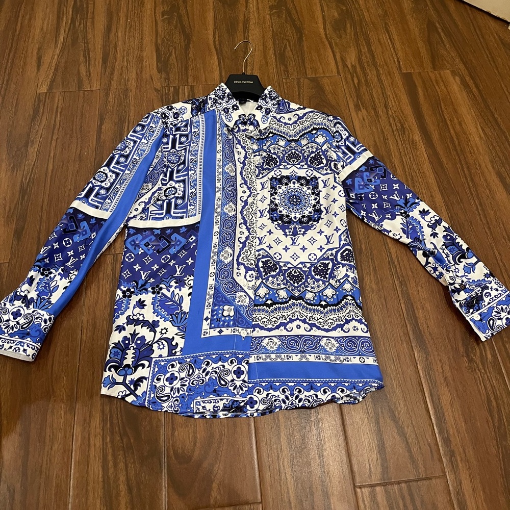 Louis Vuitton blue/white bandana print silk button up EU 36